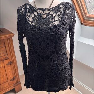 Liz Claiborne Crochet Bell Sleeve Top 🕷️